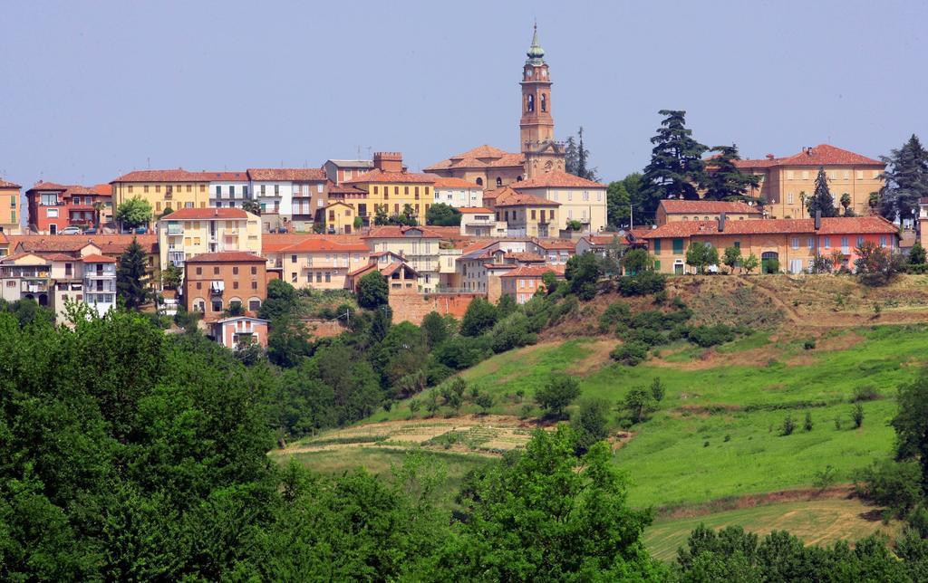 Bricco Pogliani Hotel CastellʼAlfero Esterno foto