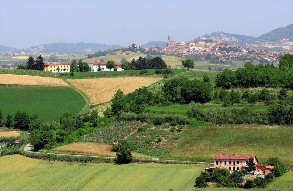 Bricco Pogliani Hotel CastellʼAlfero Esterno foto